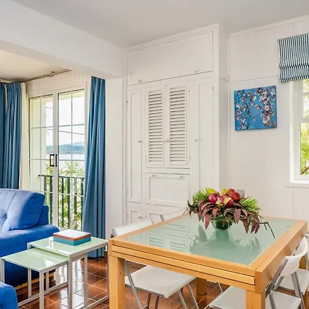 Casa Ullastre De フォルネイス